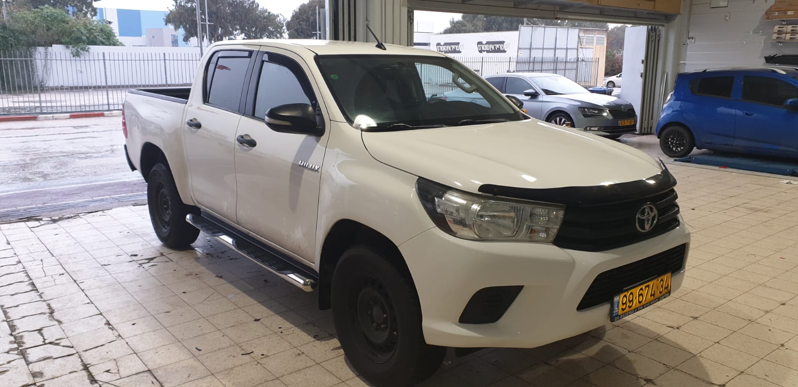 התקנת מדרכות צינורות נירוסטה לטויוטה היילוקס