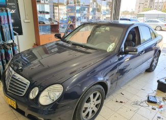 התקנת מסך מולטימדיה למרצדס E200 שנת 2007