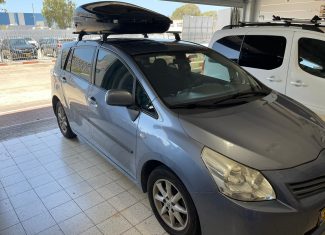 גגון לרכב עם תא חפצים מעוצב לטויוטה ורסו