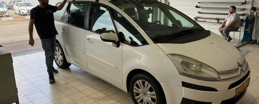 תמונה של : סיטרואן C4 פיקאסו שנת 2015 התקנת גגון ועריסה