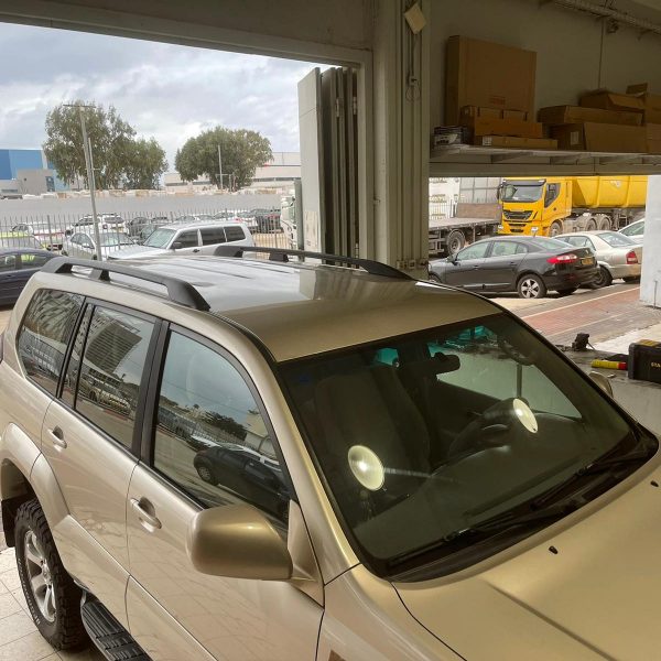 תמונה של התקנת פסי אורך לטויוטה לנד קרוזר